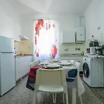 Casa Giorgia With Parking Space 아파트 제노바