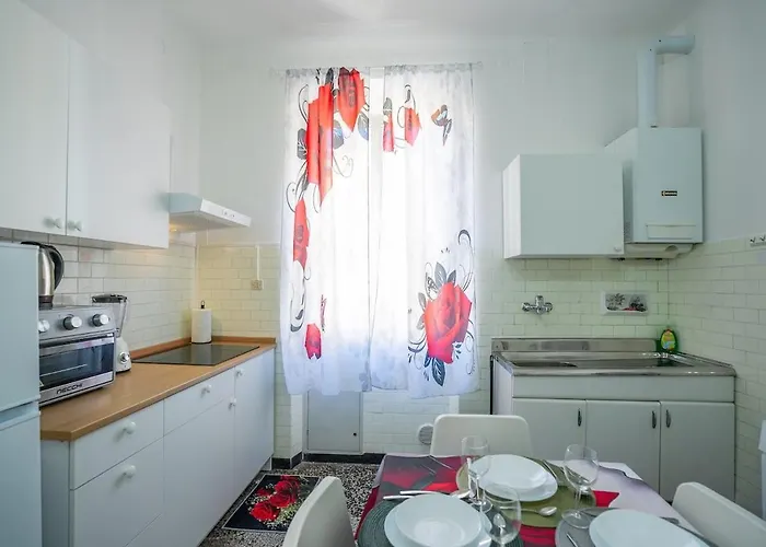 Lägenhet Casa Giorgia With Parking Space Genua